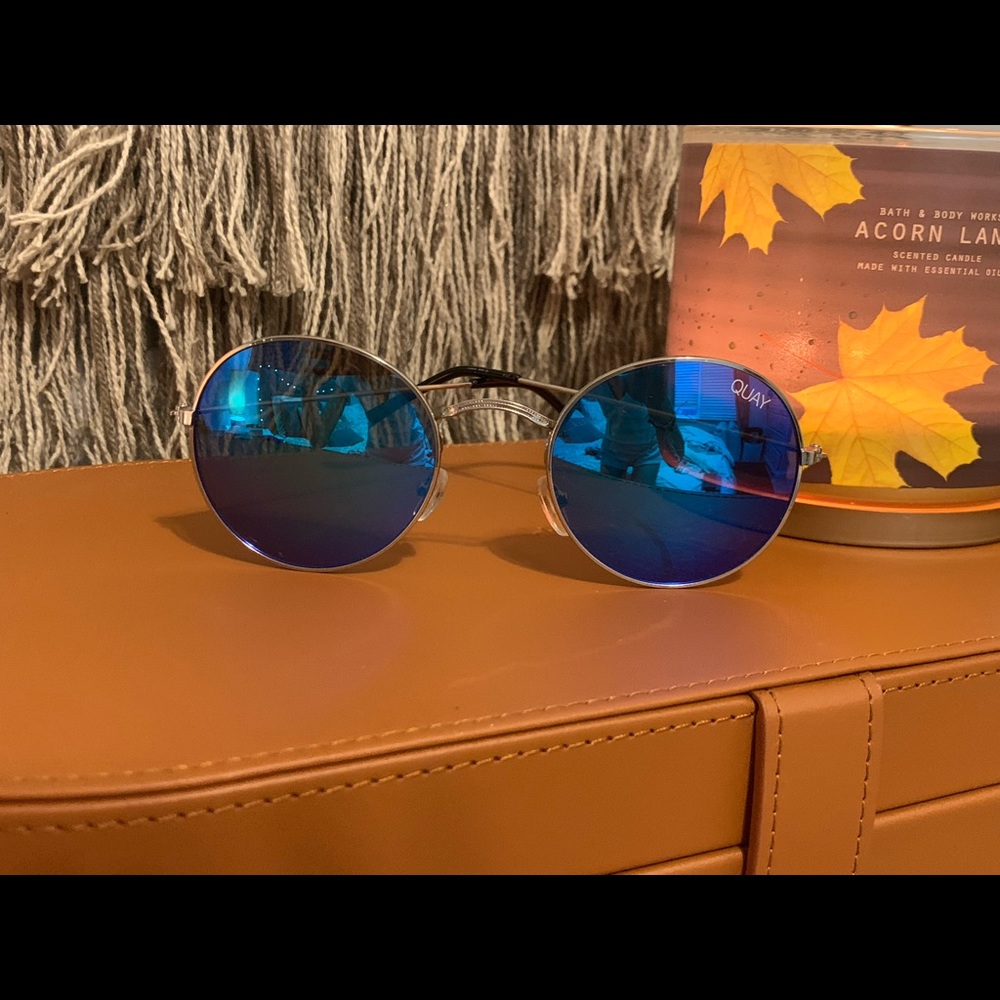 A little bundle of 2 sunglasses